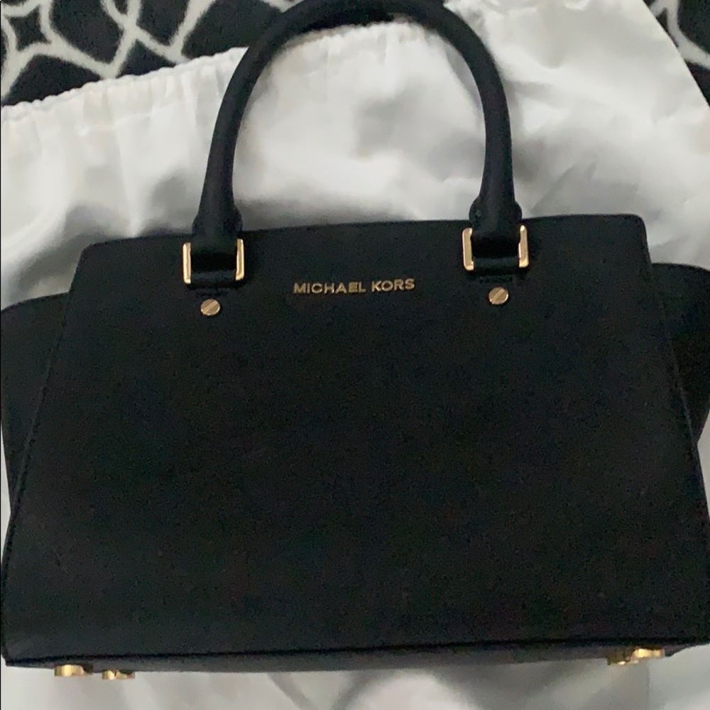 MICHAEL KORS SELMA SAFFIANO LEATHER MEDIUM PURSE